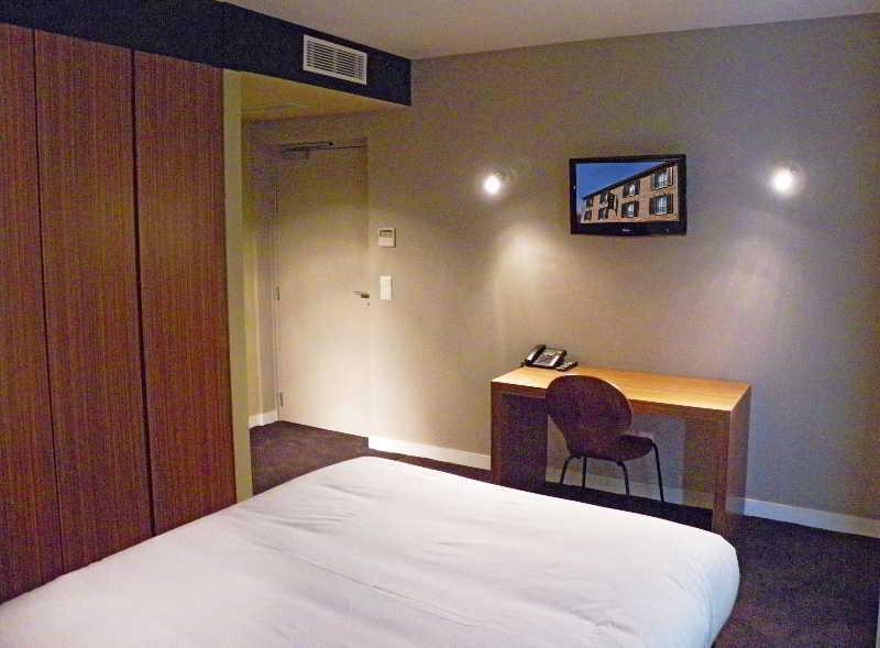 Hotel Les Terres Blanches Chatou Exterior photo