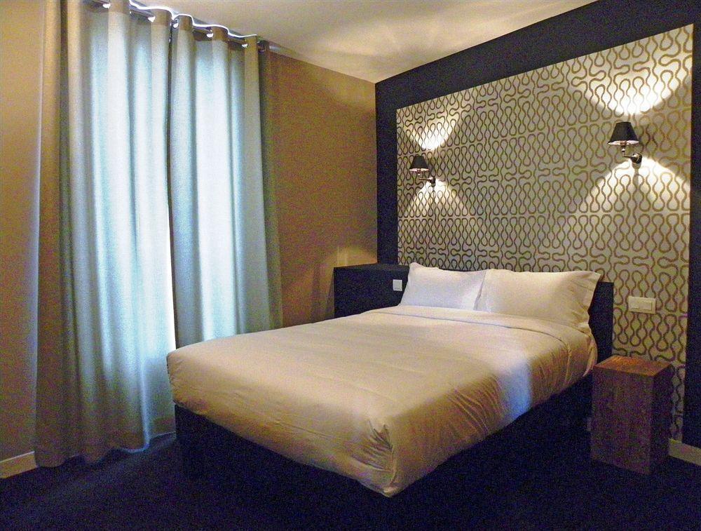 Hotel Les Terres Blanches Chatou Exterior photo